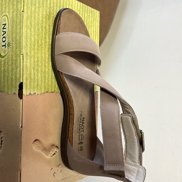 NAOT Rianna high top leather sandal . New in box. Cork and leather footbed - Picture 3 of 5